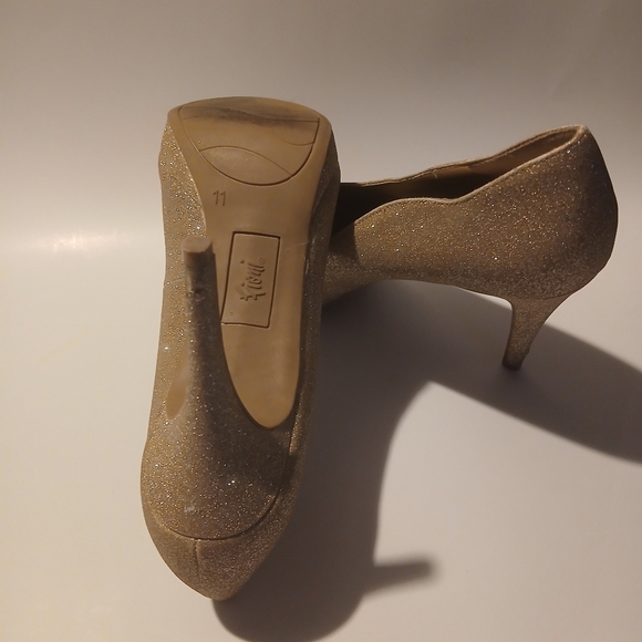 Fioni Brand Gold Sparkly Heels. Size 11. - Picture 7 of 9